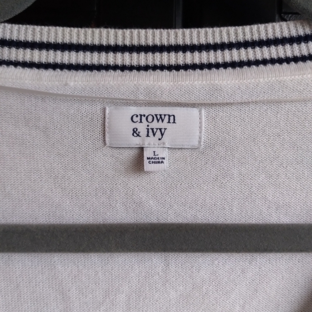 Crown and Ivy White V Neck Sweater - Picture 6 of 6